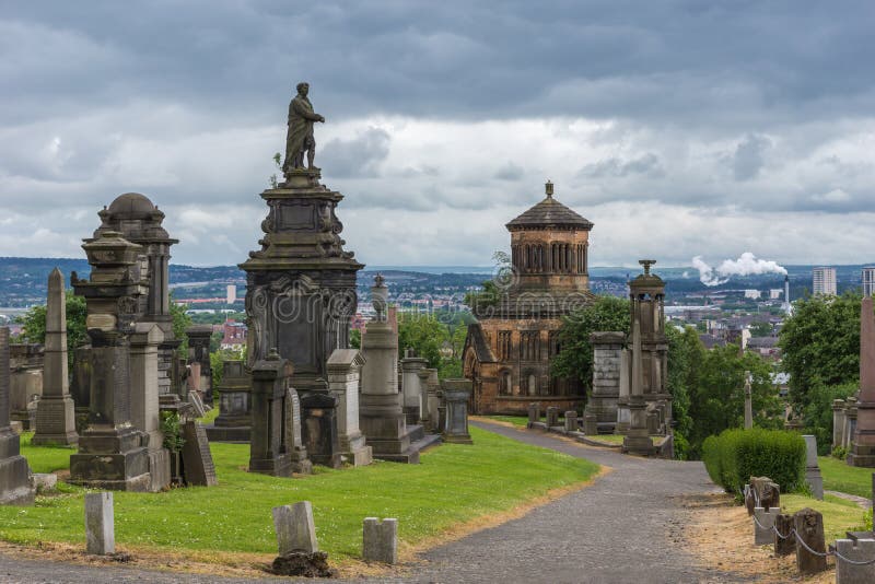 William McGavin staty på kulleöverkant t Glasgow Necropolis, Scotlan