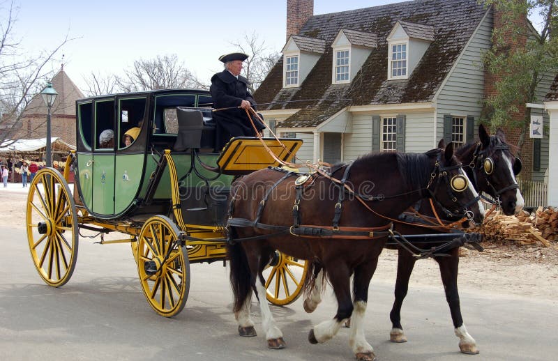 Williamsburg, VA : Cocher, chevaux et entraîneur photographie stock libre de droits Williamsburg, VA : Cocher, chevaux et entraîneur photographie stock libre de droits