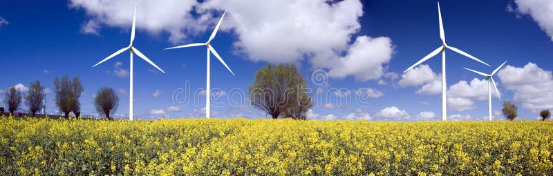 Wind-Turbinen in der Wiese lizenzfreies stockbild Wind-Turbinen in der Wiese lizenzfreies stockbild