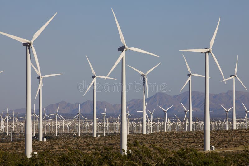 Viento sobre el molino energía producción.