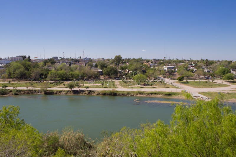 Windend Rio Grande River die U scheiden S en Mexico royalty-vrije stock afbeelding Windend Rio Grande River die U scheiden S en Mexico royalty-vrije stock afbeelding