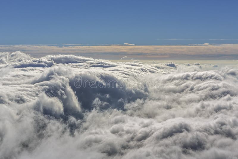 Windiges von der Luftcloudscape lizenzfreie stockbilder Windiges von der Luftcloudscape lizenzfreie stockbilder