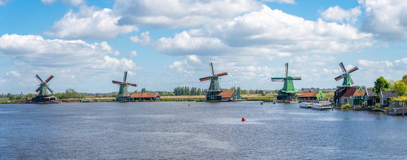 Windmille miasta Zaanse Schans w Zaanstad, prowincja Północna Holandia, Holandia zdjęcia stock Windmille miasta Zaanse Schans w Zaanstad, prowincja Północna Holandia, Holandia zdjęcia stock