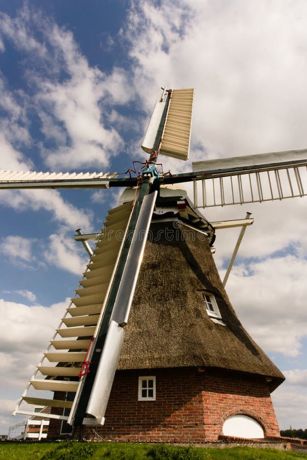 Windmolen Groningen Nederland stock afbeelding Windmolen Groningen Nederland stock afbeelding