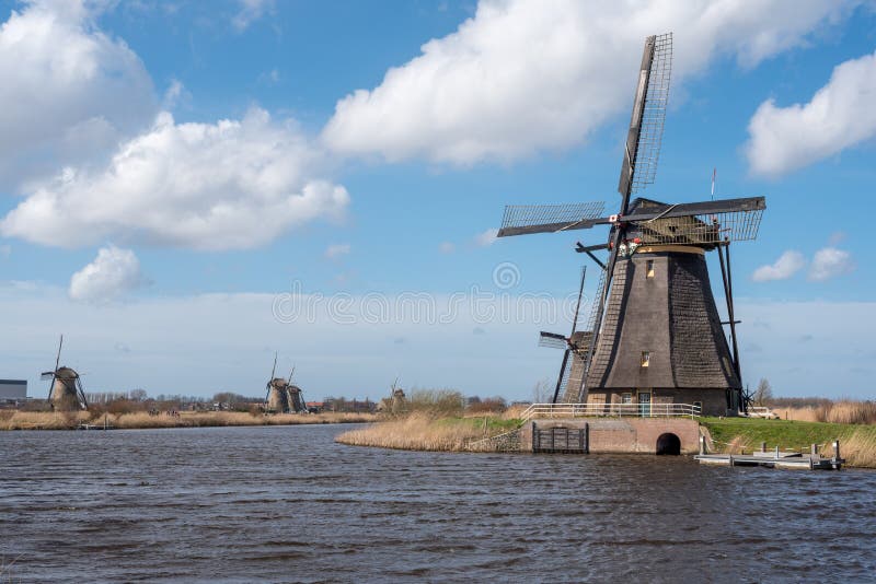 Windmühlen in Kinderdijk nahe Rotterdam die Niederlande stockfoto Windmühlen in Kinderdijk nahe Rotterdam die Niederlande stockfoto