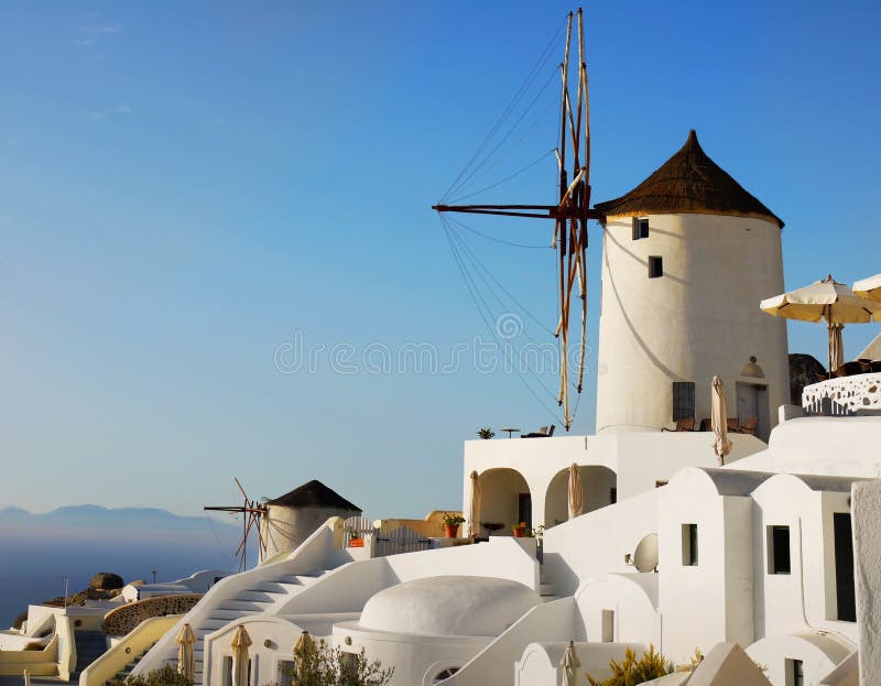 Windmühle Santorini Griechenland lizenzfreie stockfotos