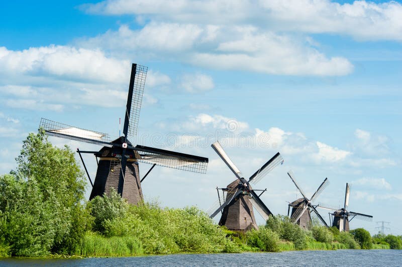 Windmühlenlandschaft bei Kinderdijk die Niederlande stockbild Windmühlenlandschaft bei Kinderdijk die Niederlande stockbild