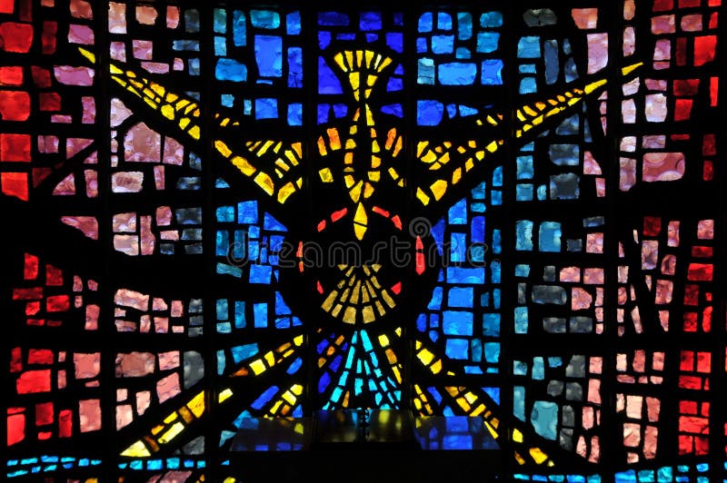Windo di vetro di Staing di Spirito Santo fotografie stock libere da diritti Windo di vetro di Staing di Spirito Santo fotografie stock libere da diritti