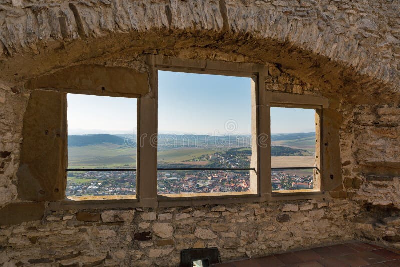 Okno Spišského hradu na Slovensku.