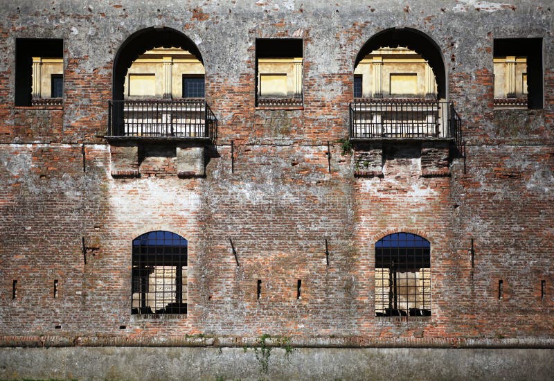 Alte Fenster Auf Einer Mittelalterlichen Palastfassade In