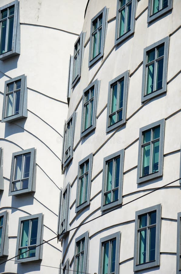Windows av danshuset, Prague royaltyfri fotografi