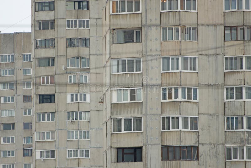 Windows di una costruzione di appartamento urbana