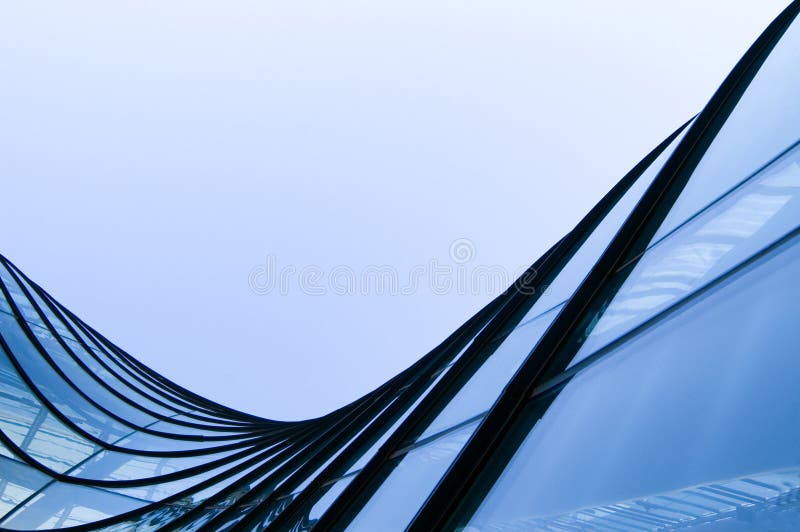 Windows pelo edifício moderno imagens de stock royalty free Windows pelo edifício moderno imagens de stock royalty free