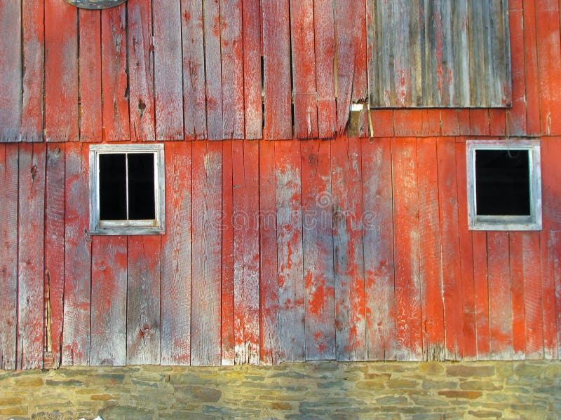 Windows på sidan av ladugården royaltyfria bilder Windows på sidan av ladugården royaltyfria bilder