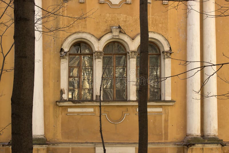 Windows w starym kościół fotografia royalty free Windows w starym kościół fotografia royalty free