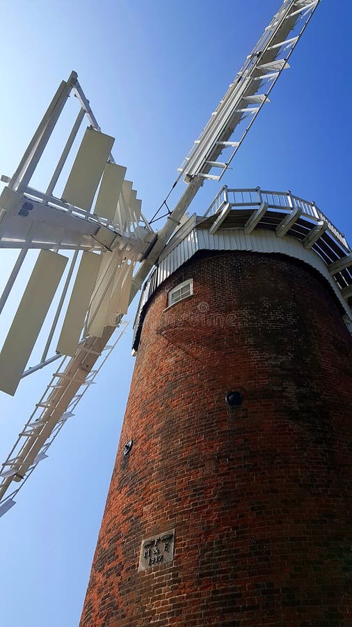 Windpump chevalin est un moulin à vent de windpump ou de drainage dans le village de chevalin, Norfolk photos libres de droits Windpump chevalin est un moulin à vent de windpump ou de drainage dans le village de chevalin, Norfolk photos libres de droits