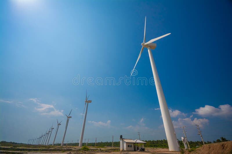 Windturbines die elektriciteit in Sri Lanka produceren royalty-vrije stock afbeeldingen Windturbines die elektriciteit in Sri Lanka produceren royalty-vrije stock afbeeldingen