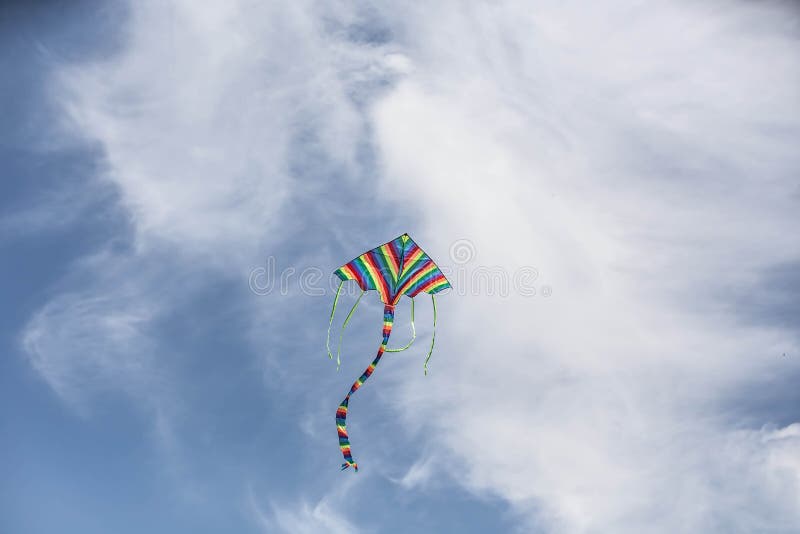 Dank u voor uw hulp Slijm toegang Windvlieger Op Een Blauwe Hemel Stock Afbeelding - Image of jong, vlieger:  57378397