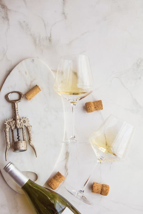 Wine conzept Background eine corks and glas On marmor Background. Wine conzept Background eine corks and glas On marmor Background stock image Wine conzept Background eine corks and glas On marmor Background. Wine conzept Background eine corks and glas On marmor Background stock image