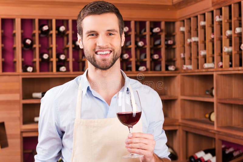 Winemaker confiado imágenes de archivo libres de regalías Winemaker confiado imágenes de archivo libres de regalías