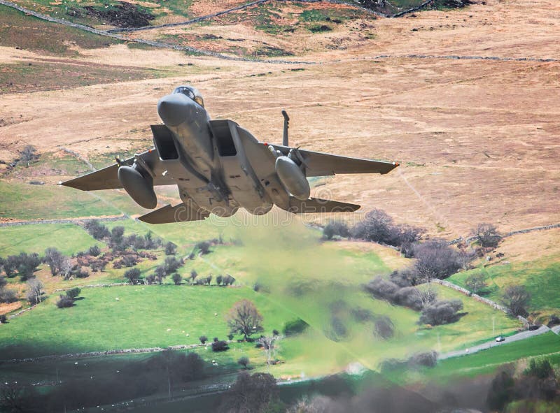 Example of wingtip vorticies from a USAF F15 fighter jet. Vortex trails are associated to induced drag, the imparting of downwash. Example of wingtip vorticies from a USAF F15 fighter jet. Vortex trails are associated to induced drag, the imparting of downwash.