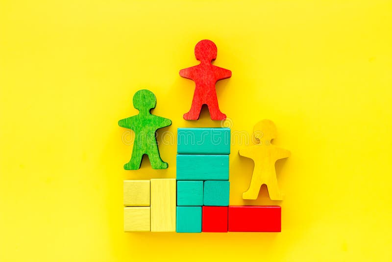 Winners podium figures of humans on yellow background top view fotografia stock libera da diritti