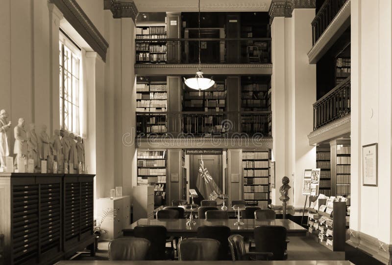 Winnipeg, Manitoba, Canada - 2014-11-21 : Intérieur de bibliothèque de législature de Manitoba La bibliothèque est située dans Ma photographie stock libre de droits Winnipeg, Manitoba, Canada - 2014-11-21 : Intérieur de bibliothèque de législature de Manitoba La bibliothèque est située dans Ma photographie stock libre de droits