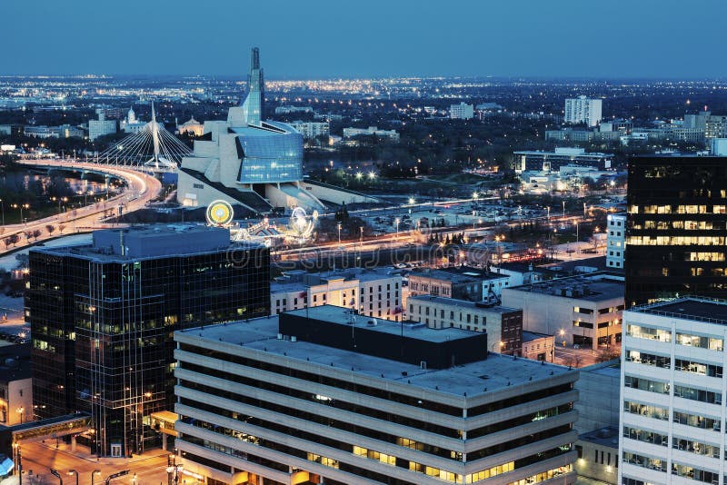 Winnipeg panorama på natten royaltyfri bild Winnipeg panorama på natten royaltyfri bild