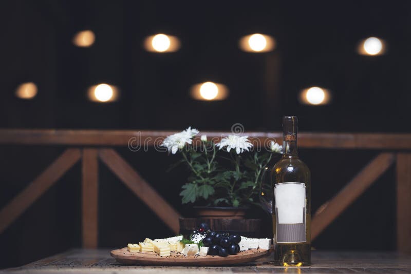 Winogrono, ser, figi i miód z białym winem, obraz stock Winogrono, ser, figi i miód z białym winem, obraz stock