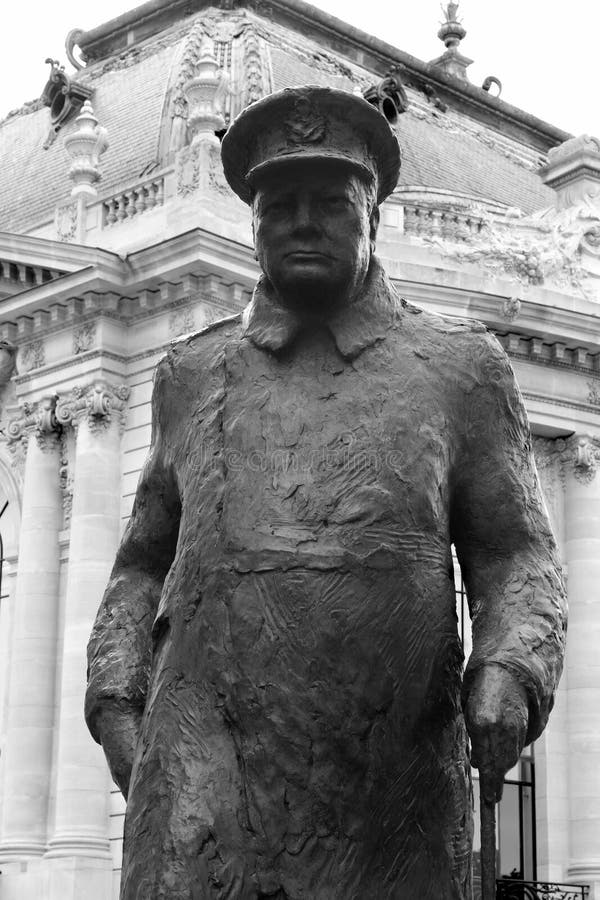 Winston churchill statue in paris royalty free stock photography Winston churchill statue in paris royalty free stock photography