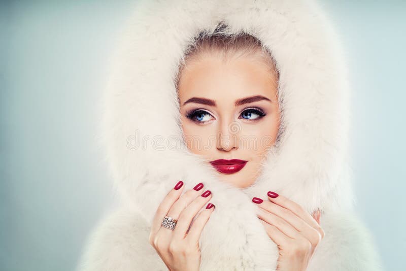Winter Beauty. Fashion Portrait of Cute Winter Woman with Makeup Stock ...