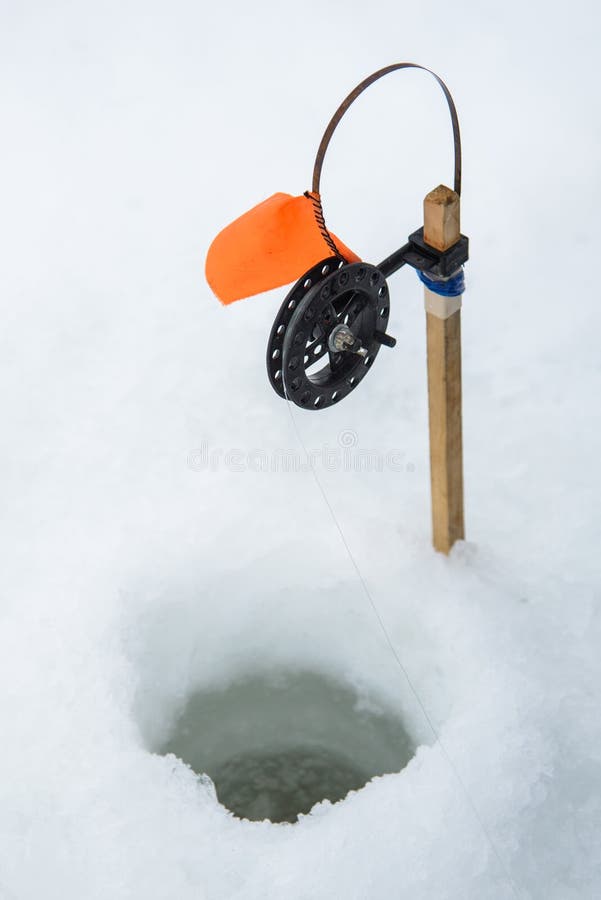 https://thumbs.dreamstime.com/b/winter-fishing-rod-ice-hole-close-up-tip-reel-orange-flag-tackle-107471450.jpg