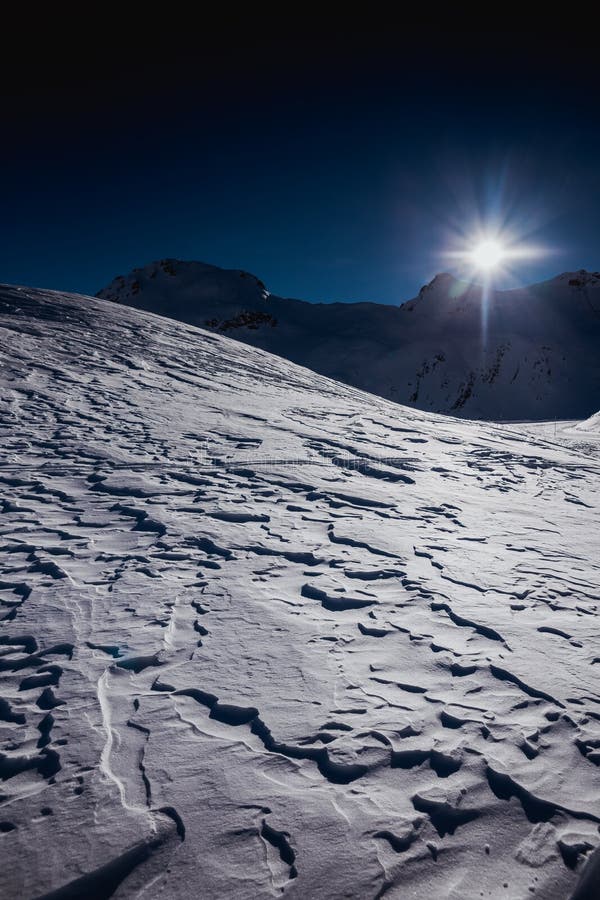 Glaciar más cercano en dolomita montanas.