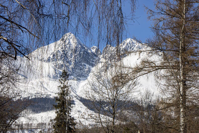 Zimná krajina v slovenských horách - Slovenské Tatry.