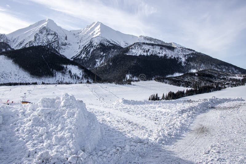 Zimná krajina v slovenských horách - Slovenské Tatry.