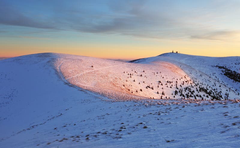Zimná horská krajina pri západe slnka - Slovensko - Fatra