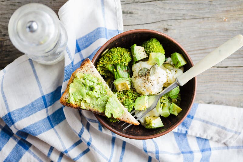 Winter Vegetable Salad with Broccoli and Cauliflower, Toast with Stock