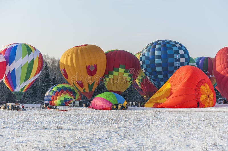 Winterfestival des Heißluftballons lizenzfreie stockfotografie Winterfestival des Heißluftballons lizenzfreie stockfotografie