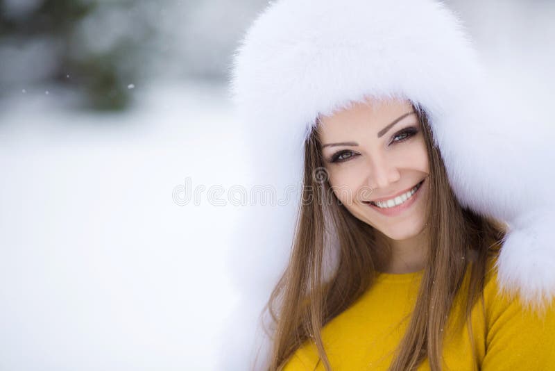 Winterporträt einer sehr Schönheit stockfotografie Winterporträt einer sehr Schönheit stockfotografie