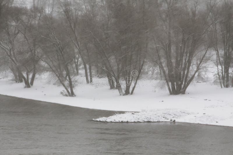 Winterstorm auf dem Rhein Deutschland lizenzfreie stockfotografie Winterstorm auf dem Rhein Deutschland lizenzfreie stockfotografie