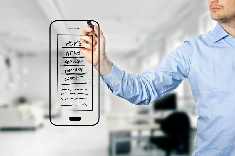 Wireframe mobile di sviluppo del sito Web del disegno del progettista fotografia stock Wireframe mobile di sviluppo del sito Web del disegno del progettista fotografia stock