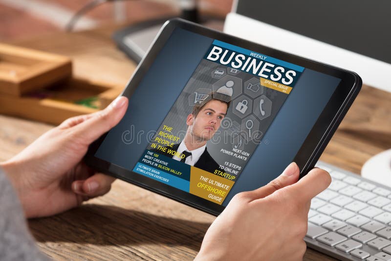 Wirtschaftler-Looking At Business-Zeitschrift