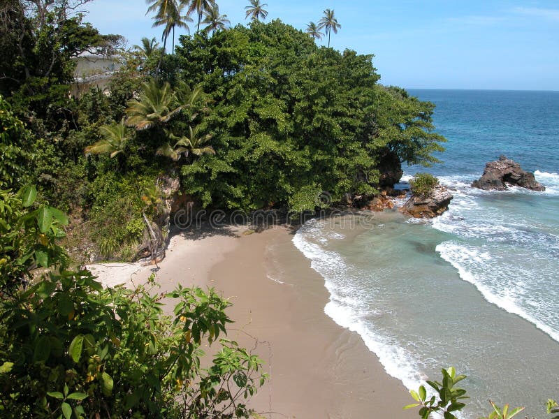 Odlehlé pláži na severním pobřeží Trinidadu a Tobago, W I.