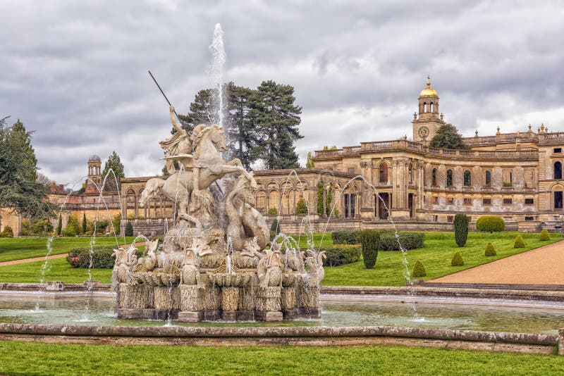 Witley-Gericht und Brunnen, Worcestershire, England stockfotografie Witley-Gericht und Brunnen, Worcestershire, England stockfotografie