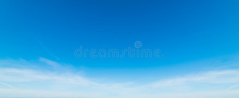 Witte en blauwe hemel stock foto Witte en blauwe hemel stock foto
