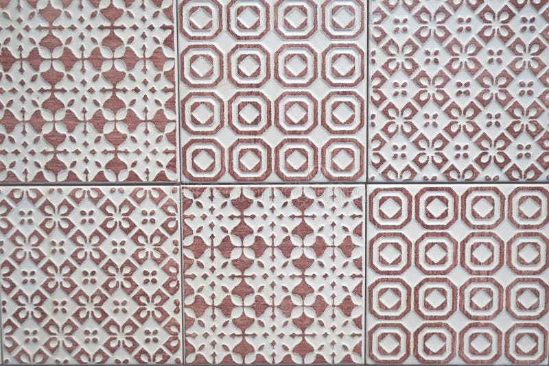 Witte en lichtpaarse keramische tegeltextuur Naadloos patroon met symmetrisch geometrisch ornament stock afbeelding Witte en lichtpaarse keramische tegeltextuur Naadloos patroon met symmetrisch geometrisch ornament stock afbeelding