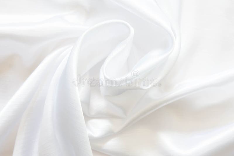 Witte glanzende die zijde met zachte vouwen wordt gevouwen Steen en glanzend wit stock afbeeldingen Witte glanzende die zijde met zachte vouwen wordt gevouwen Steen en glanzend wit stock afbeeldingen