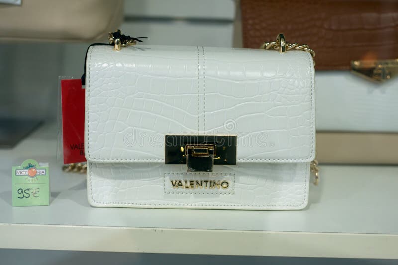 Manieren Onderbreking Stuiteren Witte Lederen Handtas Van Valentino in Een Luxe Modewinkel Redactionele  Stock Afbeelding - Image of toebehoren, elegantie: 211760069