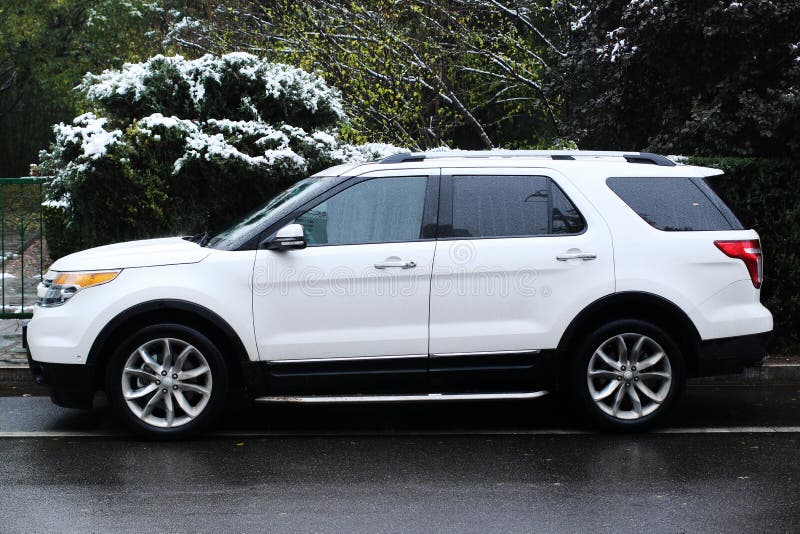  Witte suv royalty-vrije stock fotografie