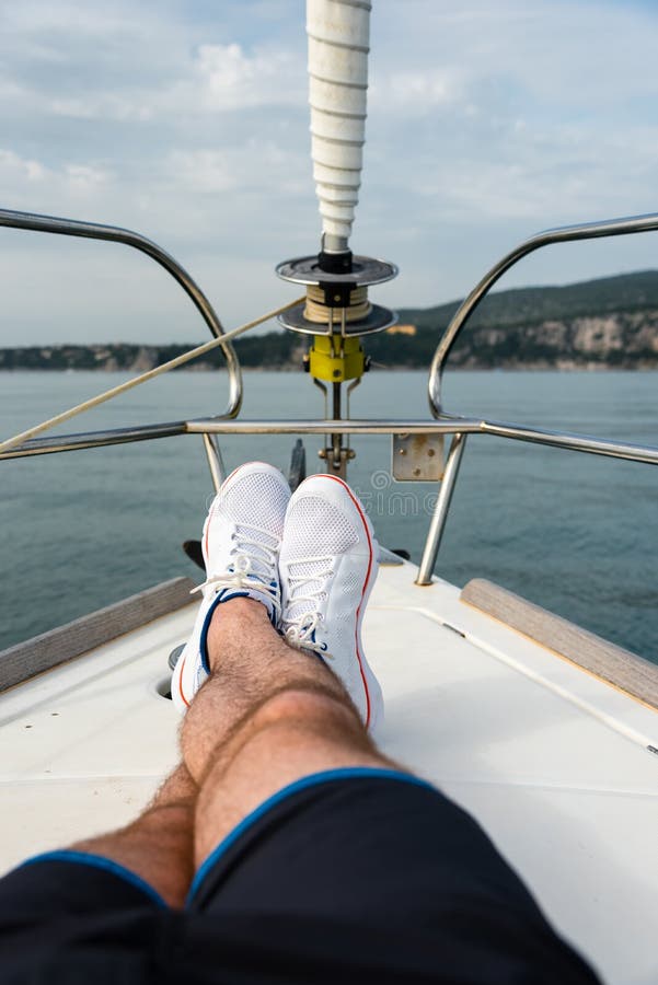 Witte varende schoenen royalty-vrije stock fotografie Witte varende schoenen royalty-vrije stock fotografie